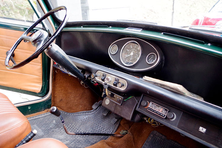 Simpel und praktisch präsentiert sich der Innenraum im Leyland Mini, ... (Foto: Patrick Broich/SP-X)