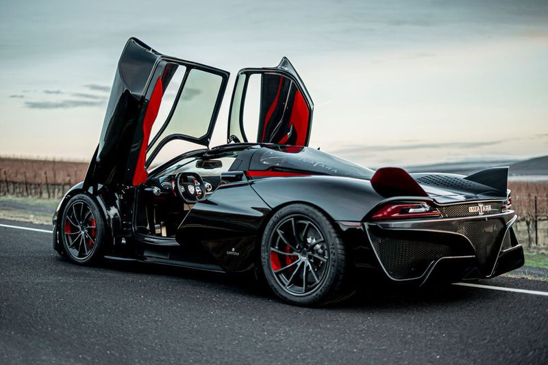 Zu den Besonderheiten des SSC Tuatara gehören sogenannte Schmetterlingstüren. (SSC North America)