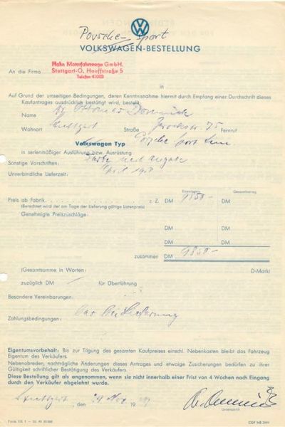 Das Originaldokument der Fahrzeugbestellung von Dr. Ottomar Domnick mit der Kommissionsnummer 5001 liegt heute in der Stiftung Domnick, die seinen Nachlass verwaltet. Da Porsche noch über keinen Vertrieb verfügte, behalf sich Händler Hahn mit einem Volkswagen-Vordruck, auf dem er „Volkswagen“ einfach durch „Porsche-Sport“ ersetzte. (Bild: Sammlung Domnick)