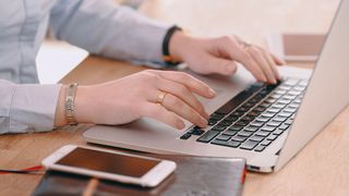 Büroarbeit automatisieren, heißt ein Weg, den die Experten am IPH verfolgen. Konkret geht es um wiederkehrende, administrative Aufgaben, die von Bots erledigt werden könnten. Dadurch spare man Zeit für anspruchsvollere und kreativere Aufgaben. (B. Zakrzewski)