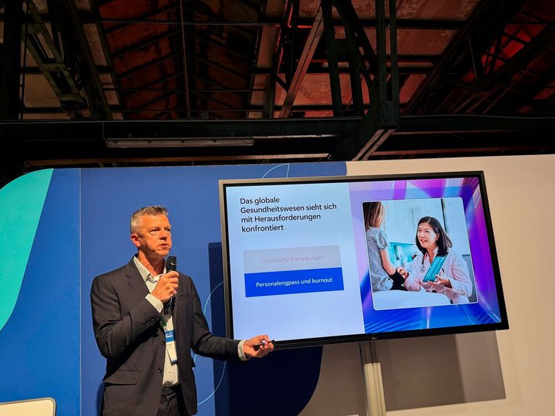 Michael Sahnau (Microsoft) spricht über die Rolle von Copilot+ in der klinischen Praxis. (Bild: Vogel IT-Medien GmbH)