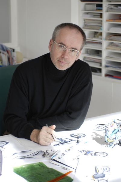 Auf den Zeichenstift mag Horex-Designer Peter Naumann trotz 3D-CAD-Software nicht verzichten. (Bild: Horex)