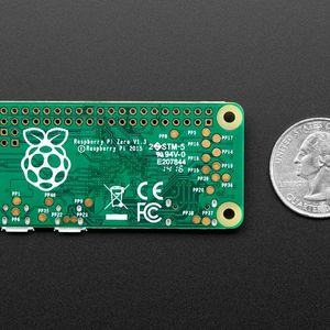 Raspberry Pi Zero: Der kleinste Pi im Vergleich mit einer Münze (hier die Variante ohne Kameraport und Wirelessfunktionen)(Bild:  Bild: Adafruit)