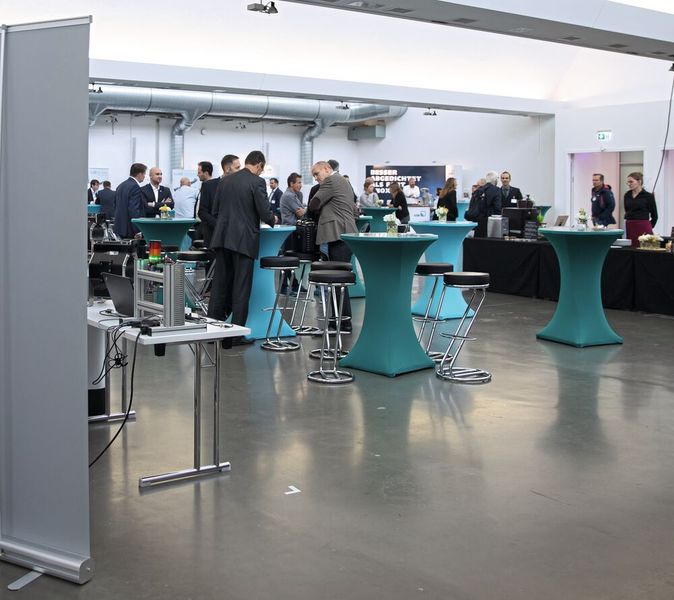 Auf gute Gespäche... (Bild: Oxana Gruber Photography)