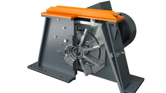 The powerful EVO42 turbine with throwing blades made from hardened tool steel is ideally suited for the harsh conditions in foundries (Source:  Rösler Oberflächentechnik)