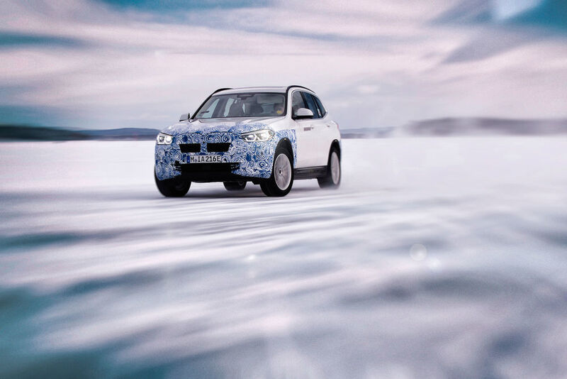 Der iX3 ist laut BMW ein batterieelektrisches SUV auf Basis des X3.  (BMW)