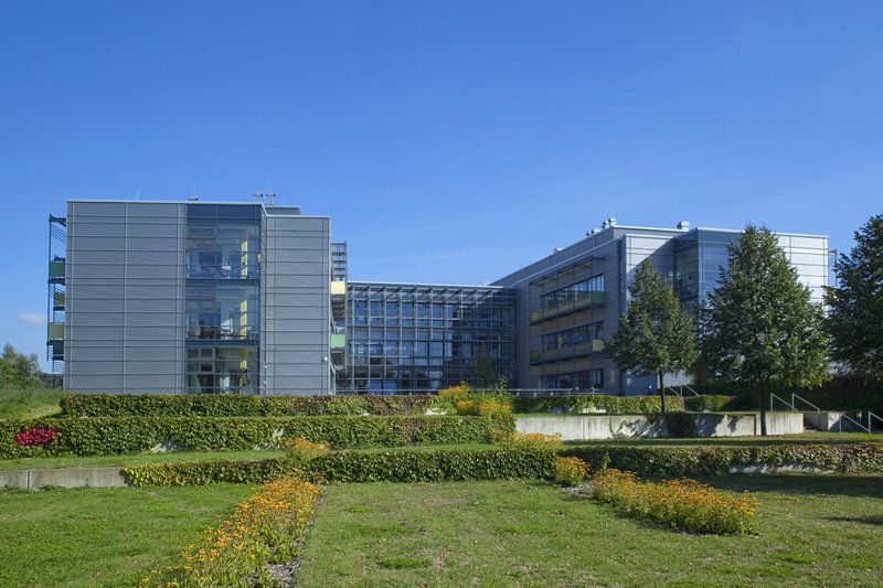 Platz 2: Max-Planck-Gesellschaft Auf dem zweiten Platz des Rankings landet die Max-Planck-Gesellschaft. Ihr gehören 84 Max-Planck-Instituten und Forschungseinrichtungen an, darunter das Max-Planck-Institut für Molekulare Pflanzenphysiologie in Potsdam. Hier haben Forscher zum Beispiel untersucht, ob ein Malariamedikament auf Tabakfeldern wachsen könnte. (Bild: MPI-MP)