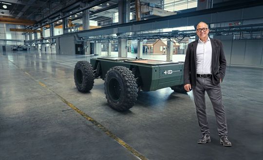Michael Wellenzohn ist Geschäftsführer bei HD Advanced Technologies, einem Tochterunternehmen der Heidelberger Druckmaschinen AG. Die neu gegründete Gesellschaft soll gezielt Märkte in den Bereichen Sicherheit, Verteidigung, Energie, Ladeinfrastruktur und industrielle Systemlösungen erschließen. Heidelberg sieht den strategischen Mehrwert dabei unter anderem in seiner Fähigkeit, bestehende industrielle Infrastruktur, qualifizierte Fachkräfte und Fertigungskapazitäten kurzfristig hochzufahren.(Bild:  Heidelberger Druckmaschinen AG)