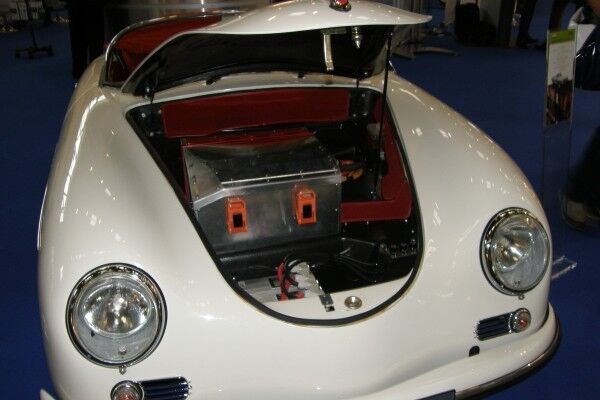 Impressionen von der eCarTec 2013: ein elektrisch angetriebener Nachbau des Porsche 356 Speedster am BMZ-Stand (Bild: Thomas Kuther)