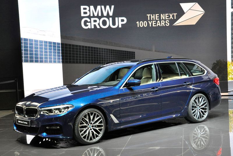 BMW hat die Kombiversion des neuen 5ers mit nach Genf gebracht. Der neue Touring hat einen um 10 Liter größeren Kofferraum als der Vorgänger. (Wehner / »kfz-betrieb«)
