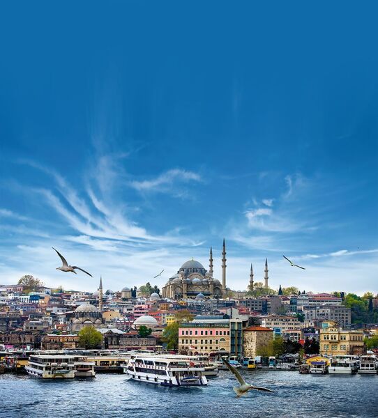 A fifth of all Turks live in Istanbul – the city combines many of Turkey’s characteristics: growth and contradictions, Europe and Asia, modernity and antiquity. (© seqoya - Fotolia)