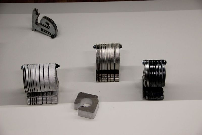 Zu jeder Maschine zeigt LVD Bauteile, die damit hergestellt wurden. (Itasse)