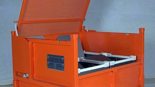 Wichtig für Gefahrgutbehälter: Bei extrem ansteigender Temperatur reagiert die Bonfire-Gasfeder von Stabilus mit Druckabsenkung und entgast selbstständig. Bild: Stabilus (Archiv: Vogel Business Media)