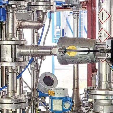 Neben Schwefeldioxid zur Thiosulfatherstellung, regeln Gleitschieberventile bei CWK in einer Vielzahl von Anwendungen auch Dampf, flüssigen Schwefel und andere flüssige und gasförmige Medien. (Bild: Chemiewerk Bad Köstritz GmbH/Schubert & Salzer Control Systems GmbH)
