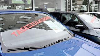 Die Zahl der Eigenzulassungen im Automobilhandel hat im Februar stark zugenommen. (Bild: Grimm – VCG)