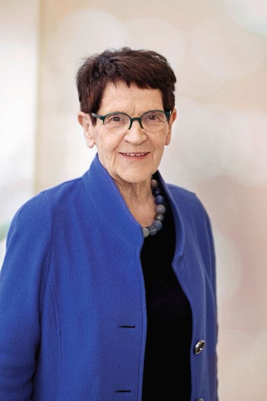 „Frauen tragen in der Corona-Krise die Hauptlast“ – die ehemalige Bundestagspräsidentin Rita Süssmuth appelliert deshalb an die Industrie: Schafft endlich Geschlechtergerechtigkeit!(Bild:  © bene! Verlag, Verlagsgruppe Droemer Knaur GmbH & Co. KG, Foto: Julia Baumgart)