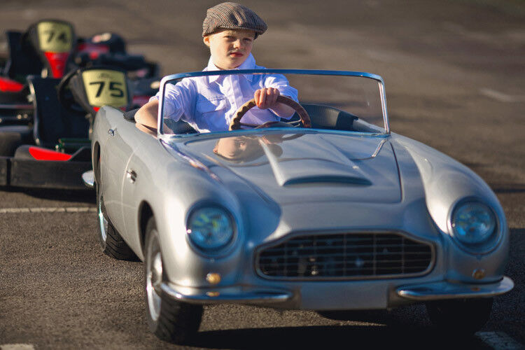 Für Kinder, die schon fast alles haben, baut der Londoner Aston-Martin-Händler Nicholas Mee & Co. jetzt ein voll funktionsfähiges Cabriolet. (Foto: Nicholas Mee & Co.)