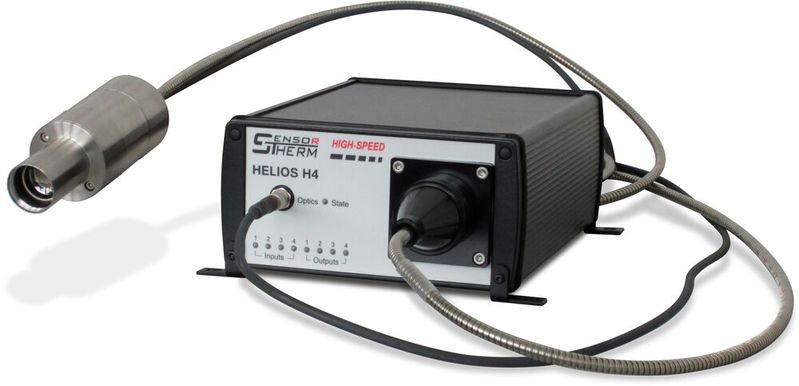 Die Helios H4 Pyrometer von Sensortherm erfassen in Hochgeschwindigkeit bis zu 40.000 Datenpunkte pro Sekunde. Damit erlauben sie eine Temperaturauflösung innerhalb der Wegstrecke eines Melt-Pool-Durchmessers, wodurch auch die Key-Hole Bildung detektiert und im geschlossenen Regelkreisbetrieb unterdrückt werden kann.(Bild:  Sensortherm GmbH)