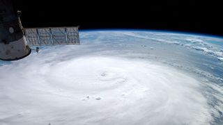 Der Hurrikan „Gonzalo“, aufgenommen von der Internationalen Raumstation ISS am 16. Oktober 2014. (Ausschnitt) (Alexander Gerst/ESA/NASA )