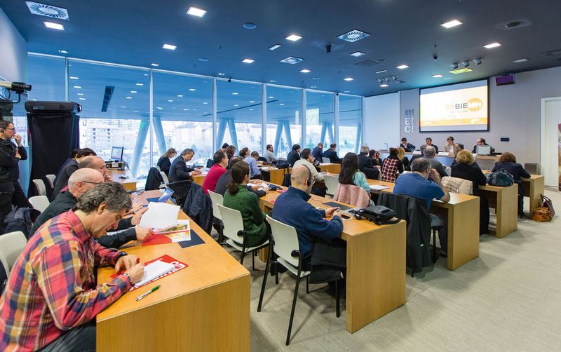 Die Pressekonferenz der BIEMH in Bilbao zeigt, wie wichtig die Industrie für das Baskenland ist. (Bild: BEC / www.miraquefoto.es)