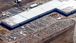 In der derzeit im Ausbau befindlichen Gigafactory 1 werden seit Januar Akkus für Energierspeicher wie Teslas Powerwall gefertigt. (Bild: Teasla)