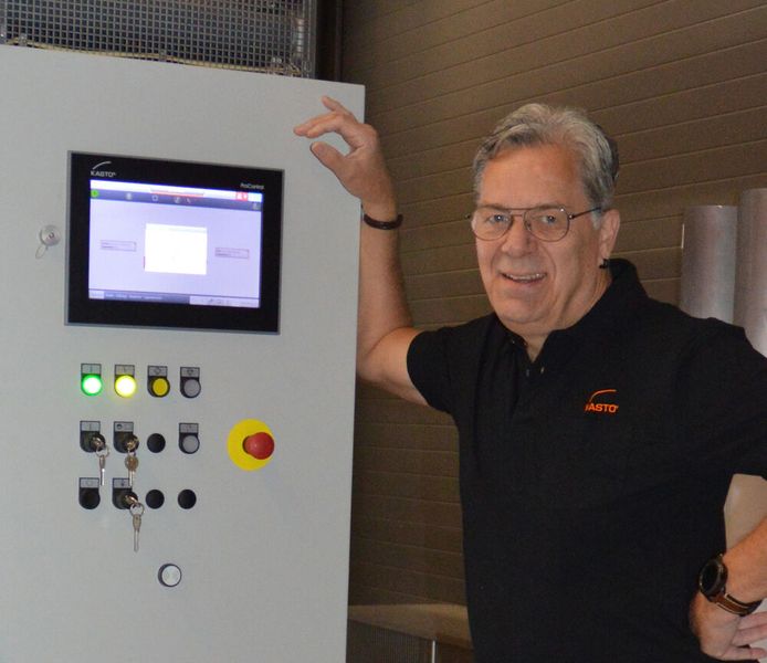 Alfred Schwörer, Teamleiter Retrofit bei Kasto, zum Lagerupdate bei Sülzle Hagmeyer: „Das Projekt verlief exakt nach Plan. Innerhalb von drei Wochen tauschten wir alle elektronischen Komponenten im Lager aus.“ (Bild: Kasto)
