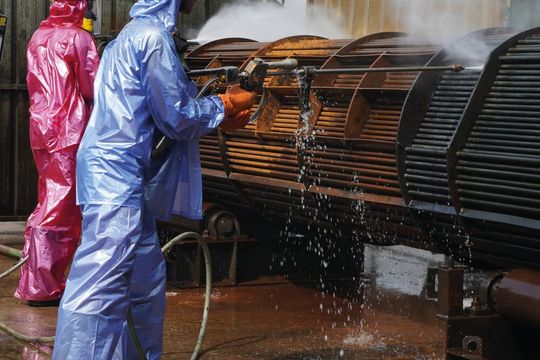 Produktionsrückstände, Kalk, Salz und Schwebstoffe setzen die Rohre schnell zu. Produktionsrückstände, Kalk, Salz und Schwebstoffe setzen die Rohre schnell zu.