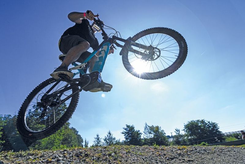 Mehr als 75 Millionen Fahrräder besitzen die Deutschen, davon rund 4,5 Millionen E-Bikes. (Messe Friedrichshafen)