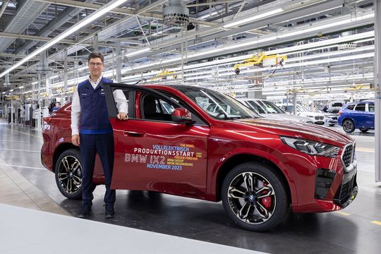 Armin Ebner ist seit 1. November 2023 Werkleiter bei BMW in Regensburg.(Bild:  BMW Group/Harry Zdera)