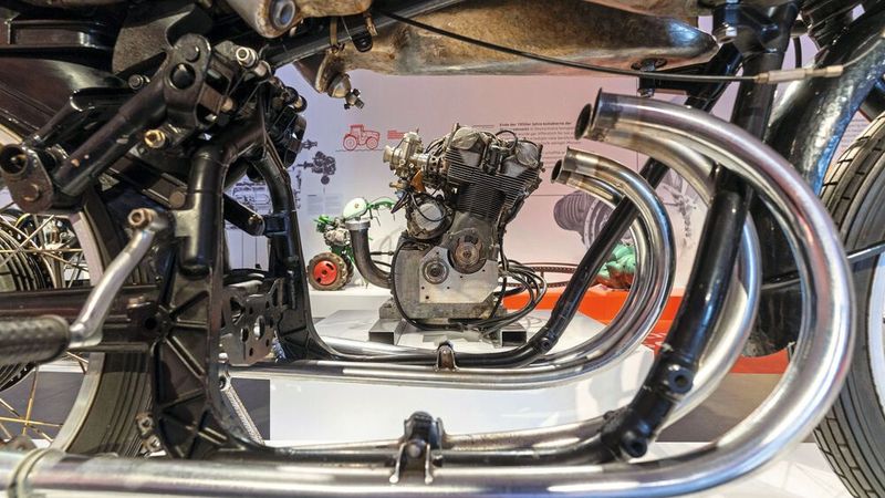 NSU erlangte mit den 1927 bis 1929 produzierten Motorrädern Modell 501 T und der Luxusvariante, der 501 L, einen hohen Bekanntheitsgrad. Die Zuverlässigkeit der 501er Modelle führte zu der Bezeichnung „Neckarsulmer Traktor“. (Bild: Audi AG)