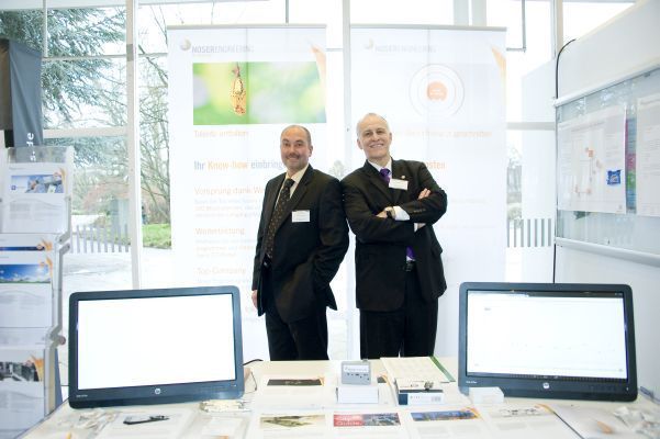 Men in Black: Die Aussteller von Noser Engineering. (Elisabeth Wiesner)