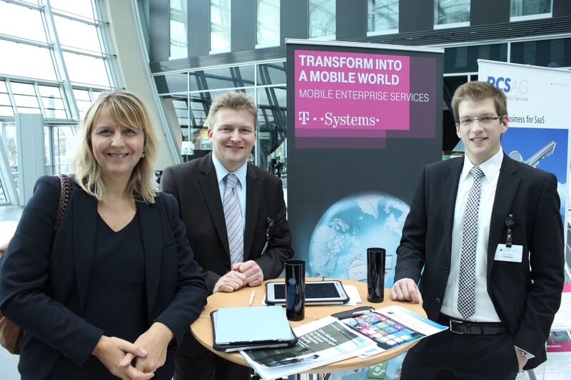 Anngret Podschelni (Product Leader Mobile Enterprise), Marco Juntorius (Sales Consultant) und Sven Riehm (Projektmanagement/ Consulting) von T-Systems (Vogel IT-Medien)
