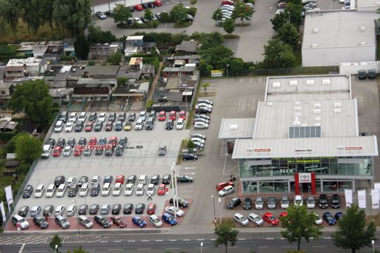 In Offenbach vertreibt Nix seit 1999 Fahrzeuge der Marke Toyota und hat zudem einen Lexus-Service-Vertrag. (Archiv: Vogel Business Media)