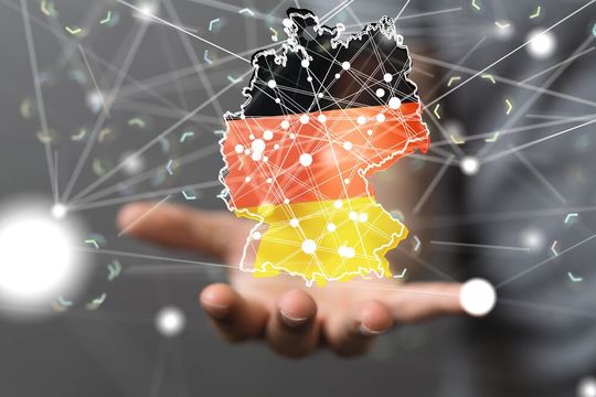 Die IG Metall fordert von den Unternehmen, am Standort Deutschland zu bleiben und anzupacken.(Bild: ©  vegefox.com - stock.adobe.com)