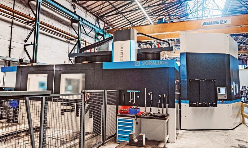 Arbeitspferd: Das Portalfräsbearbeitungszentrum PM 4000-2T mit Doppeltisch von Bimatec Soraluce ist das Kernstück der mechanischen Bearbeitung des Alstom-Werks in Netphen. (Bild: onemorepicture / Bimatec Soraluce)