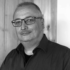 Rainer Lott, Geschäftsführer, Linrob: „Wir lösen das Problem der geringen Reichweite der Cobots, indem wir sie dreidimensional groß machen und die Genauigkeit erhalten. Das ist das, was wir können.“(Bild:  Linrob)