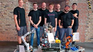 Tempo ist nicht alles! Das ist das Team der Fachhochschule Würzburg-Schweinfurt, das im Rahmen des German Open des Robocup 2022 in Magdeburg mit seinem Robotersystem den Sieg errungen hat. Lesen Sie hier, warum es geklappt hat. (Bild: FHWS)