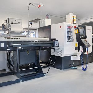 Das 7-Achs-Bearbeitungszentrum Bumotec s191 kann neben drehen, fräsen auch noch schleifen, bohren, räumen, sägen, wälzschälen und guillochieren. (Bild:  Starrag/Ralf Baumgarten)