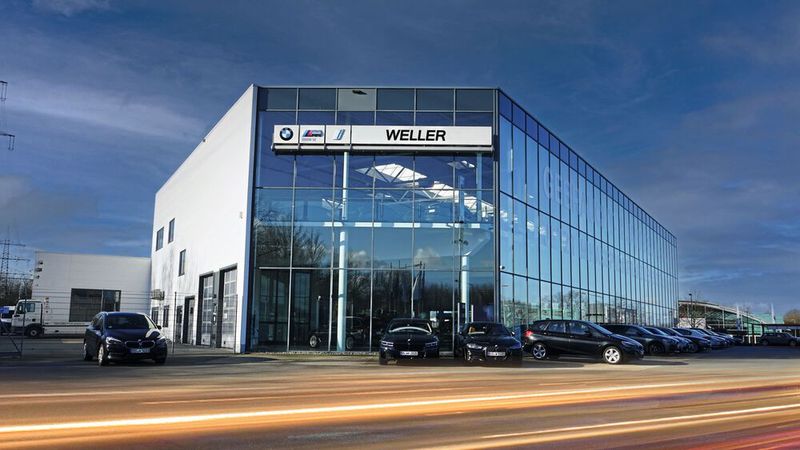 Nach ihrer erfolgreichen Umfirmierung und Neuorganisation widmet sich die Berliner Handelsgruppe Weller jetzt zwei neuen Großprojekten. Bereits 2025 will sie in einer Filiale ein die 4-Tage-Woche testen. Einen neuen Weg schlägt das Unternehmen auch bei Gebrauchtwagen ein. (Bild: Weller)