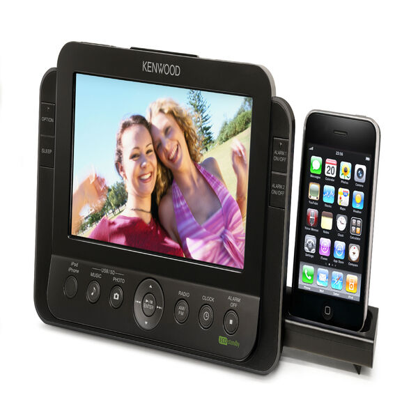 Das alte Konzept des Radioweckers hat Kenwood neu erdacht: Das AS-iP70 ist ein kompaktes Multimediasystem mit 7-Zoll-Bildschirm, und einem Dock für iPhone und iPod.  (Archiv: Vogel Business Media)