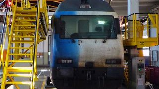 Beispiel: zwei Arbeitsbühnen (gelb), welche mit je zwei Hubgetrieben höhenverstellt werden können. (Bilder: Nozag) (Archiv: Vogel Business Media)