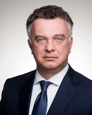 Der Spezialchemiekonzern Evonik hat den Vertrag mit Vorstandschef Christian Kullmann um fünf Jahre verlängert.  (Evonik)