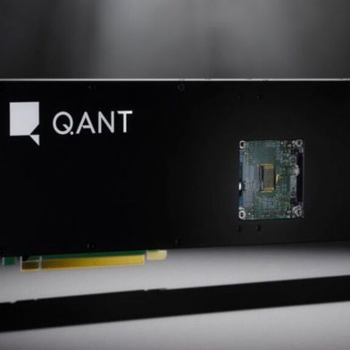 Die  Native Processing Units der 2. Generation von Qant ermöglichen Leistungssteigerung auf bis zu 8 GOPS. ZUgleich versprechen sie eine 30-fach höhere Energieeffizienz und 50-fach schnellere Rechenleistung.  (Bild: Qant)