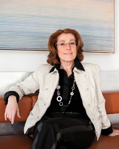 Sabine Herold, geschäftsführende Gesellschafterin von Delo: „Der Klebstoff der Zukunft ist schnell härtend bei nicht zu hohen Tempertauren, mit sehr kurzen Taktzeiten und hohen Stückzahlen.“ Bild: Delo (Archiv: Vogel Business Media)