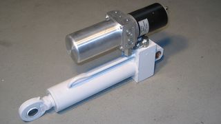 Bild 1: Hydraulikzylinder, der die Motor-Pumpen-Einheit Huckepack nimmt und daher ohne Hydraulikleitungen auskommt. Das verbessert die Anwendungschancen der Hydraulik bei autonomen Antriebseinheiten. (Archiv: Vogel Business Media)