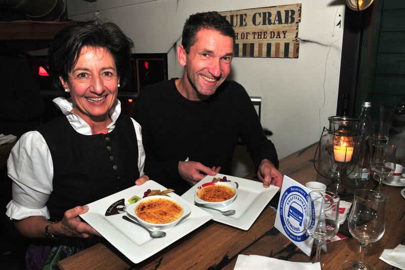 Gute gelaunte Referenten unter sich: Stimm- und Sprachexpertin Ingrid Amon und Radiomoderator Paul Johannes Baumgartner. (Zietz / »kfz-betrieb«)