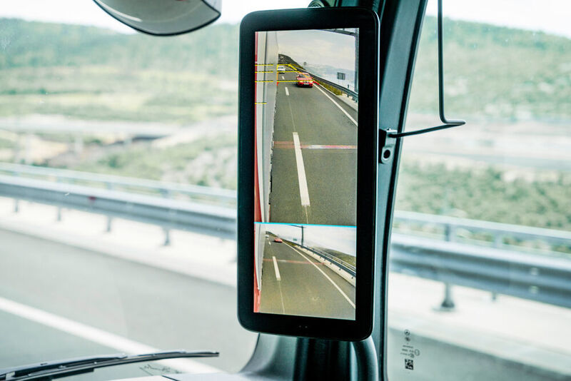 ... und Displays ersetzt. (Mercedes-Benz)