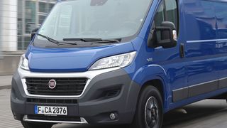 Kanpp 1.400 Fiat Ducato müssen in Deutschland in die Werkstatt, weil sie in Brand geraten können. (FCA)