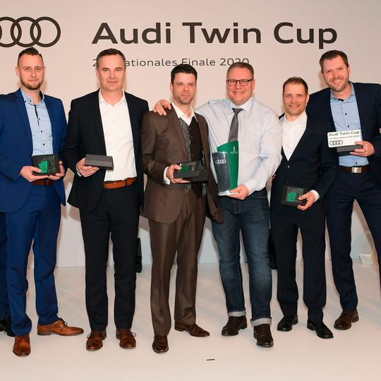 Im nationalen Finale des 20. Audi-Twin-Cups traten acht Betriebe mit jeweils zwei Teams an.(Bild:  Audi)
