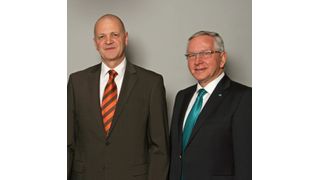 Frank Rückle (links) übernahm die Geschäftsführung der Firma Deutsche Metrohm GmbH & Co. KG. Er trat damit die Nachfolge von Dr. Hans-Jürgen Knabe (rechts) an. (Bild: Deutsche Metrohm)